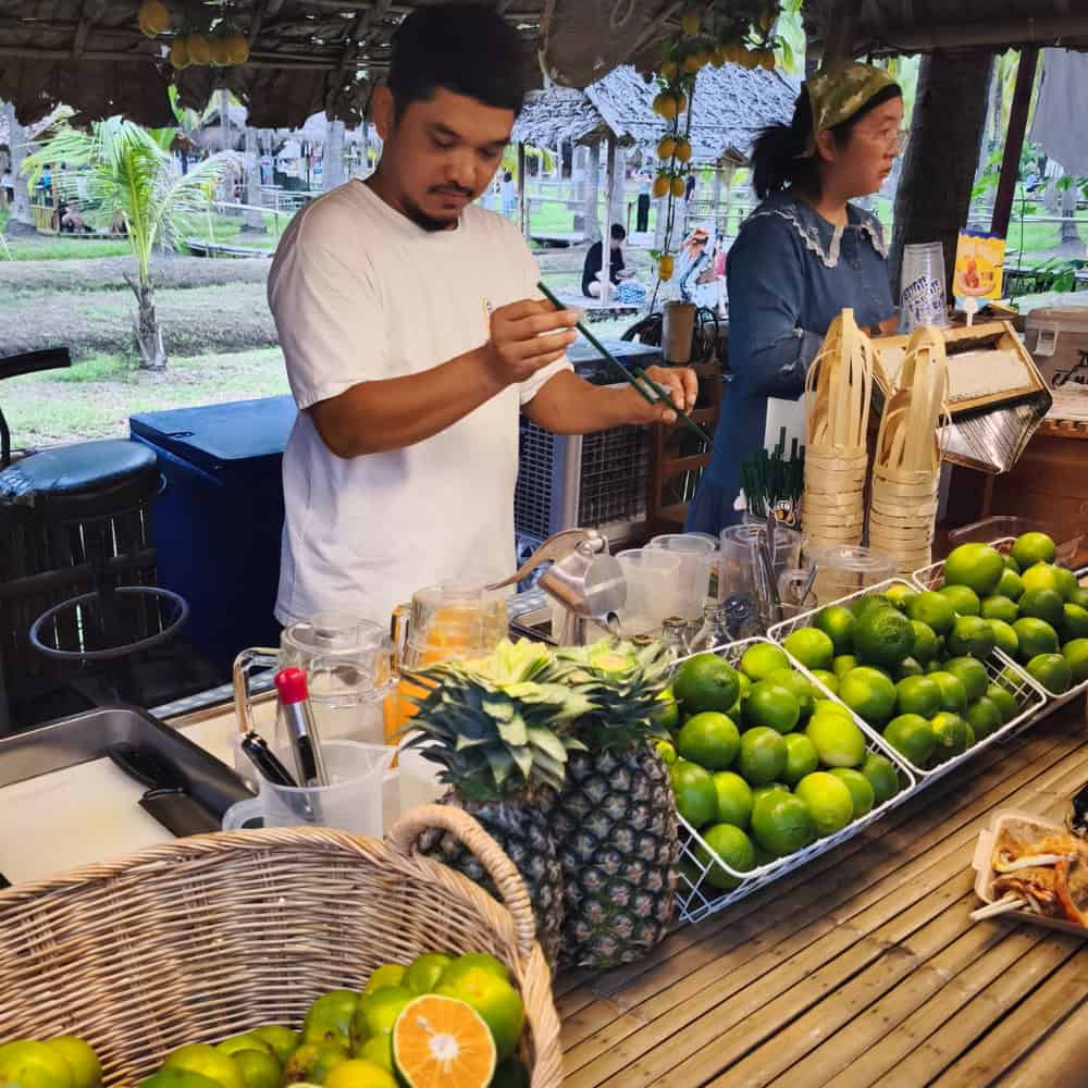 กาดบะป๊าว กาดมะพร้าว coconutmarket