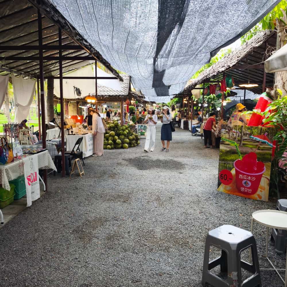 กาดบะป๊าว กาดมะพร้าว coconutmarket