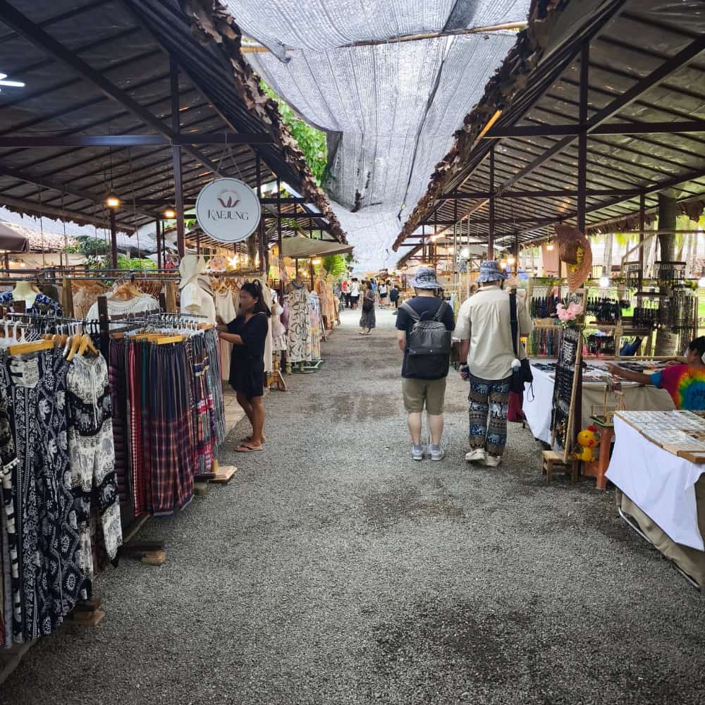 กาดบะป๊าว กาดมะพร้าว coconutmarket