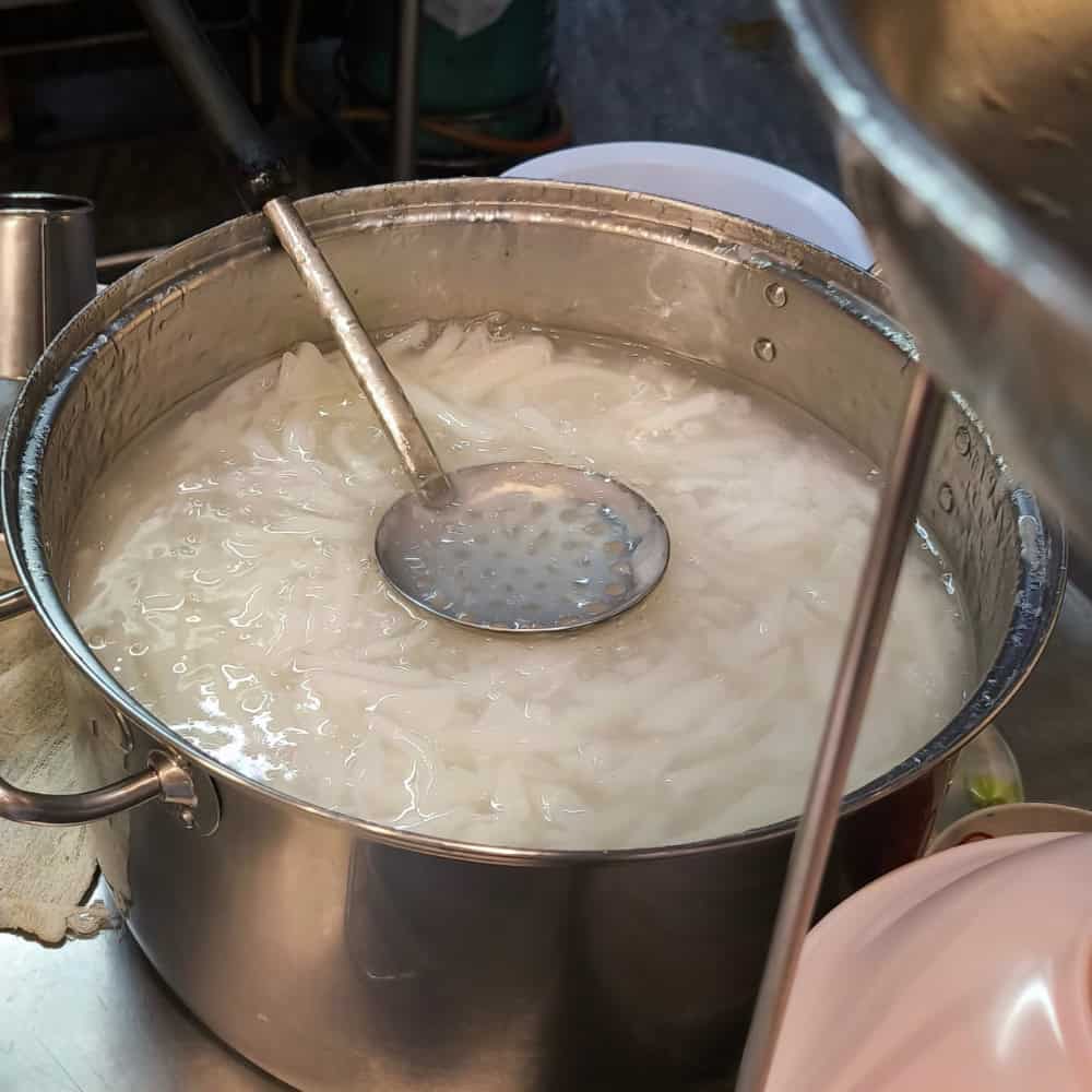 ก๋วยจั๊บสามทุ่ม ประชาชื่น