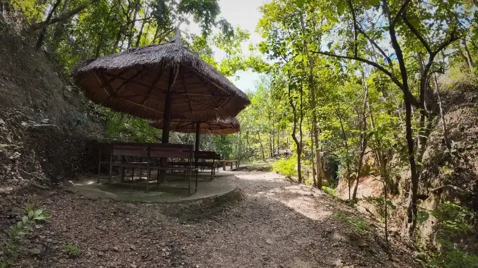 จุดพักในเส้นทางผาช่อ