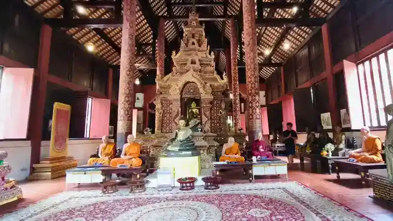 พระเจ้าทองทิพย์ วิหารลายคำ